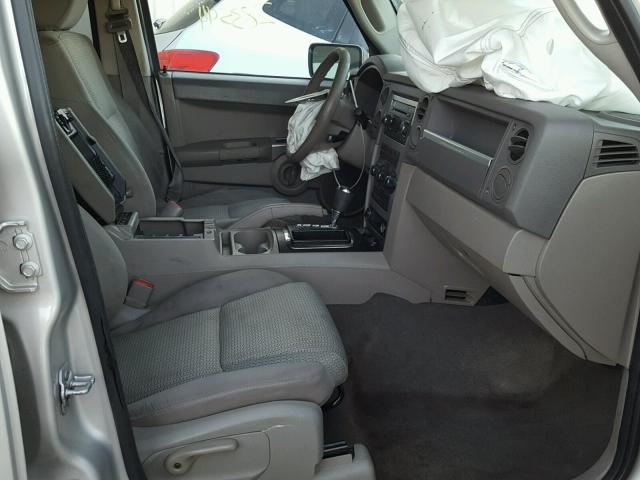 1J8HH48K58C115169 - 2008 JEEP COMMANDER SILVER photo 5