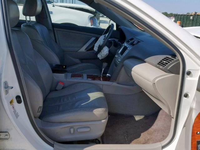 4T1BB3EK1BU131492 - 2011 TOYOTA CAMRY HYBR WHITE photo 5