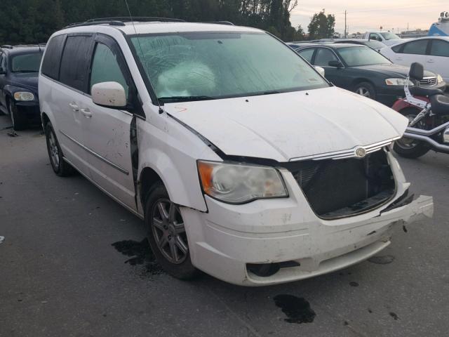 2A4RR5D1XAR200785 - 2010 CHRYSLER TOWN & COU WHITE photo 1