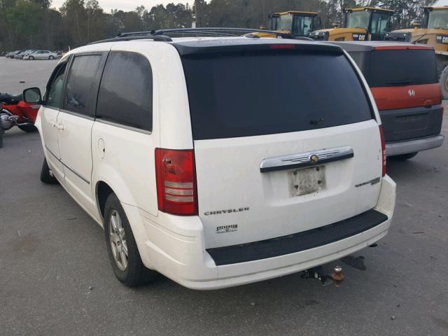 2A4RR5D1XAR200785 - 2010 CHRYSLER TOWN & COU WHITE photo 3