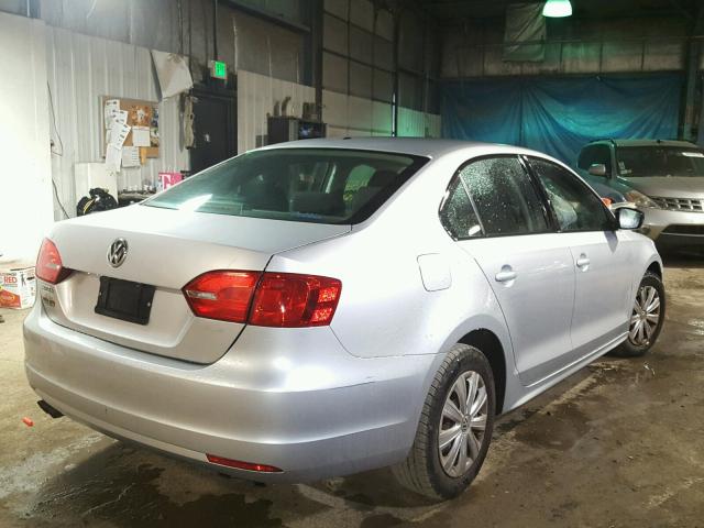 3VW2K7AJ7CM369908 - 2012 VOLKSWAGEN JETTA BASE 银色 照片 4