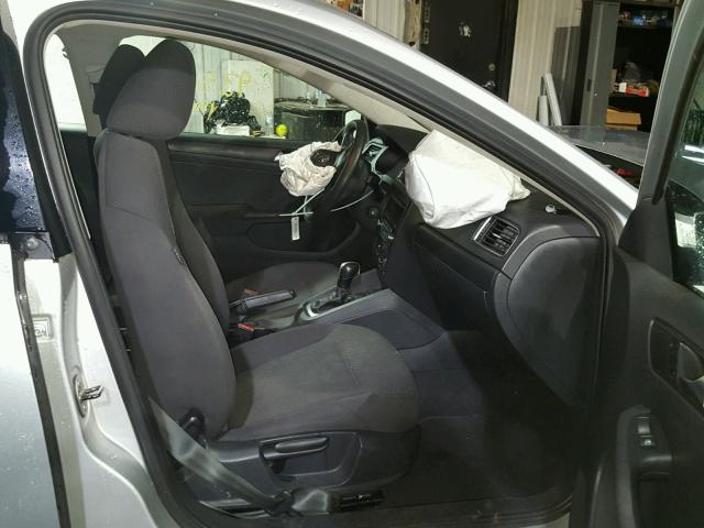 3VW2K7AJ7CM369908 - 2012 VOLKSWAGEN JETTA BASE 银色 照片 5