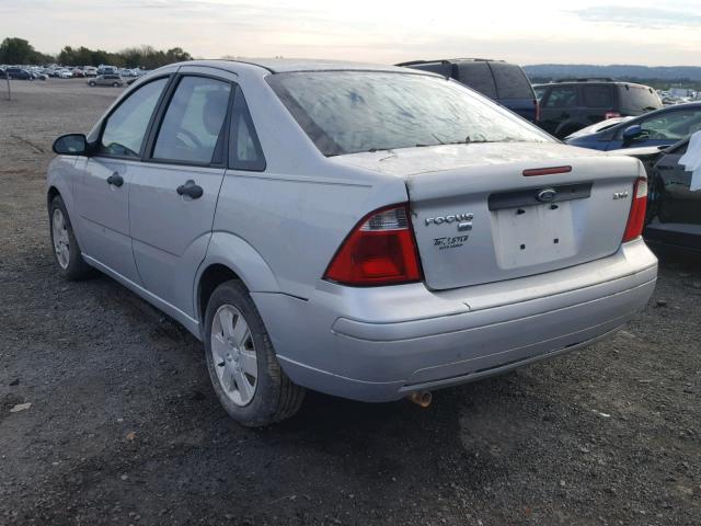 1FAFP34N06W194909 - 2006 FORD FOCUS ZX4 SILVER photo 3