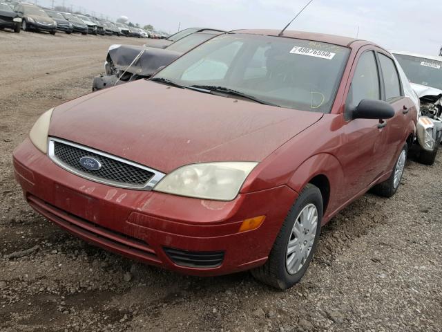 1FAFP34N95W246844 - 2005 FORD FOCUS ZX4 RED photo 2