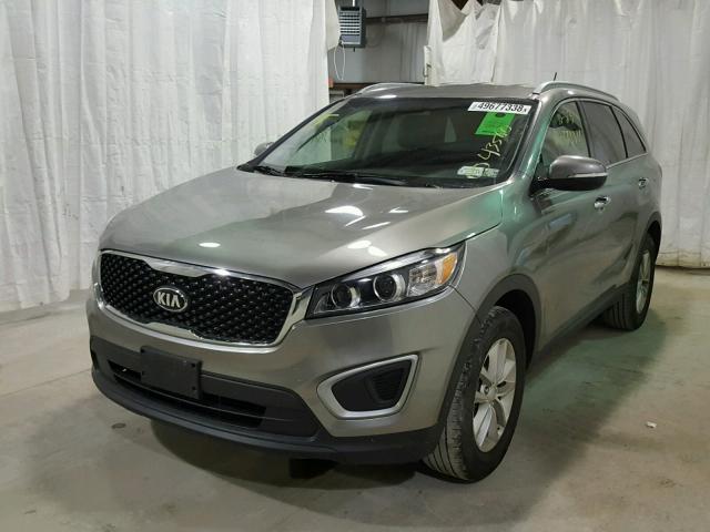 5XYPG4A38HG237951 - 2017 KIA SORENTO LX GRAY photo 2