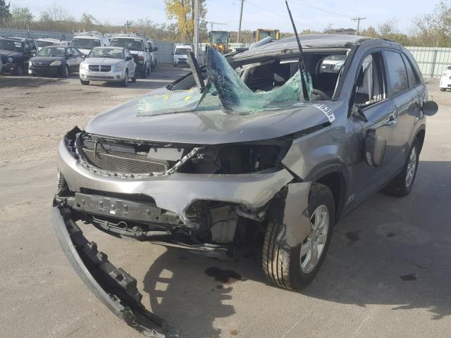 5XYKTCA62CG271967 - 2012 KIA SORENTO BA GRAY photo 2