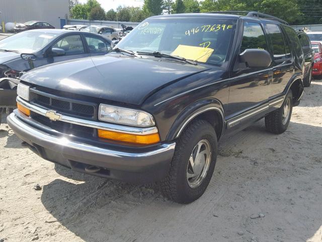 1GNDT13W512221489 - 2001 CHEVROLET BLAZER BLACK photo 2