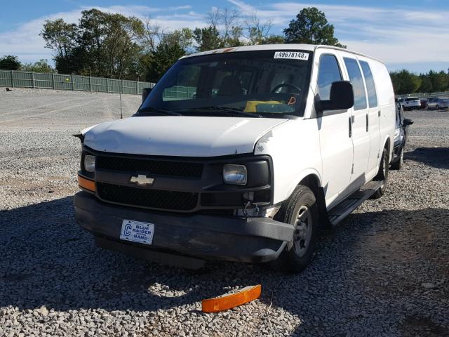 1GCFG15T841197384 - 2004 CHEVROLET EXPRESS G1 WHITE photo 2