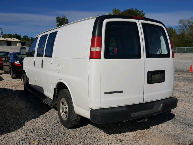 1GCFG15T841197384 - 2004 CHEVROLET EXPRESS G1 WHITE photo 3