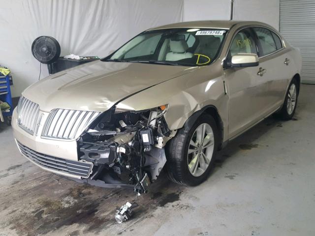 1LNHL9DR7AG605497 - 2010 LINCOLN MKS GOLD photo 2