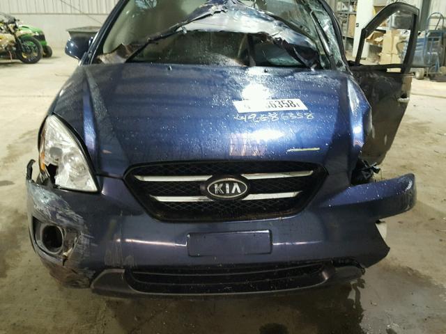 KNAFG526577089437 - 2007 KIA RONDO LX BLUE photo 7