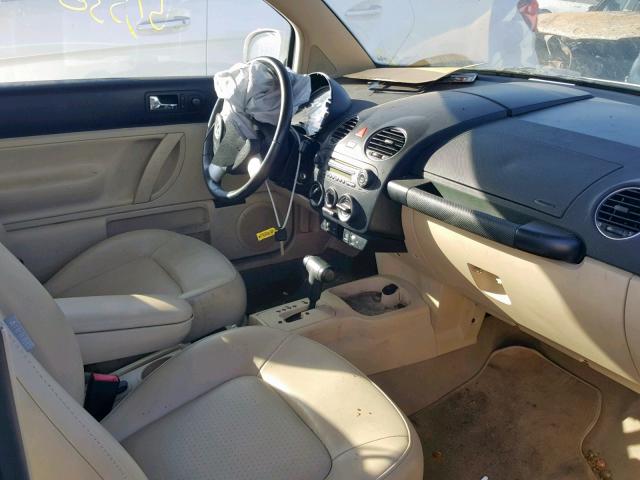 3VWPG3AG3AM013005 - 2010 VOLKSWAGEN NEW BEETLE 白色 照片 5