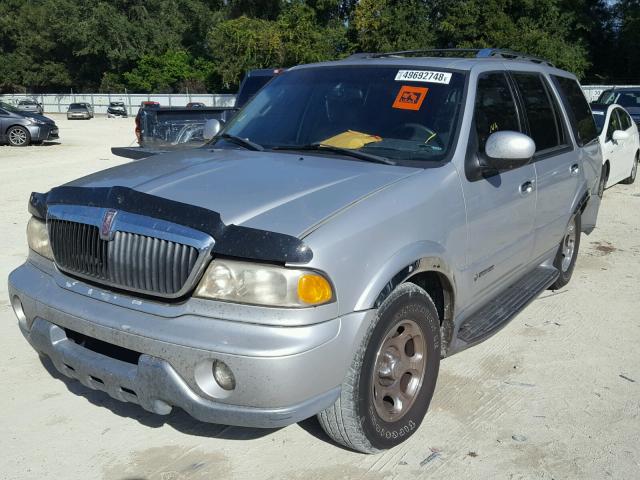 5LMEU27A0YLJ29489 - 2000 LINCOLN NAVIGATOR 银色 照片 2