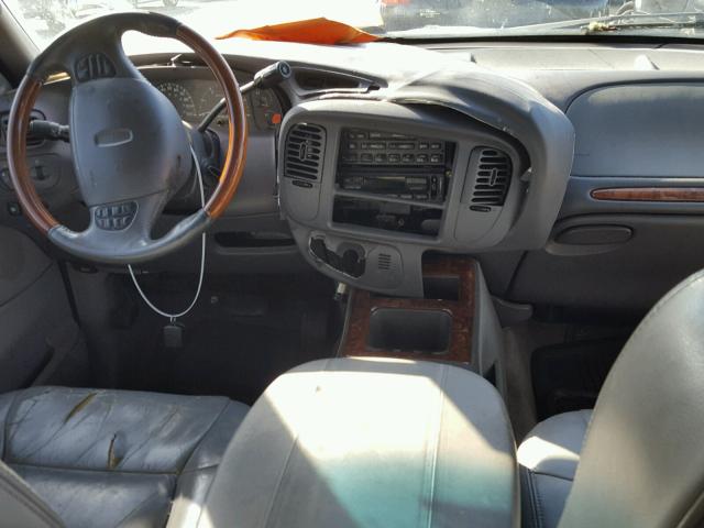 5LMEU27A0YLJ29489 - 2000 LINCOLN NAVIGATOR 银色 照片 9