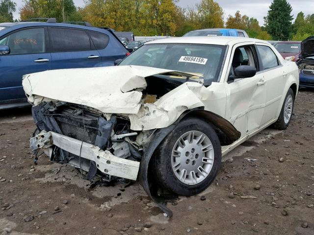 2C3JA43R75H185111 - 2005 CHRYSLER 300 WHITE photo 2