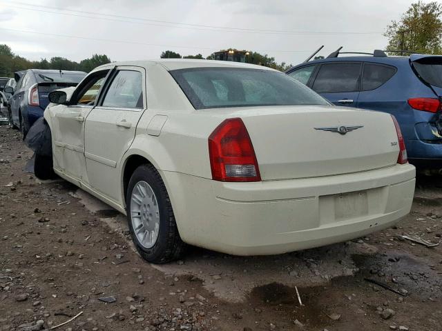 2C3JA43R75H185111 - 2005 CHRYSLER 300 WHITE photo 3