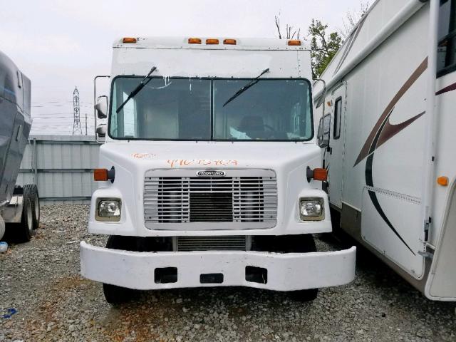 4UZAAPCPX3CM26554 - 2003 FREIGHTLINER CHASSIS M WHITE photo 9