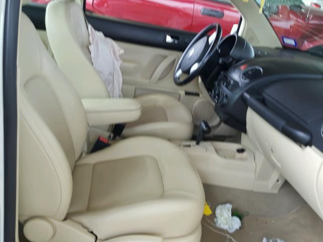 3VWRW31CX9M504370 - 2009 VOLKSWAGEN NEW BEETLE 白色 照片 5