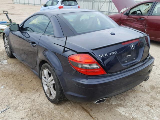 WDBWK5EAXBF239086 - 2011 MERCEDES-BENZ SLK 300 BLUE photo 3