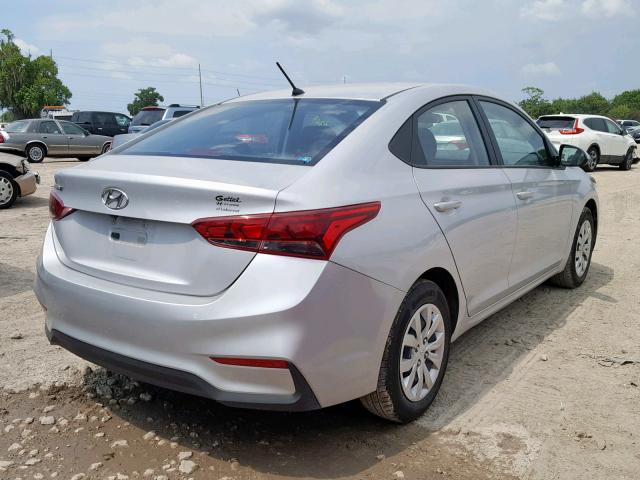 3KPC24A38JE009044 - 2018 HYUNDAI ACCENT SE SILVER photo 4