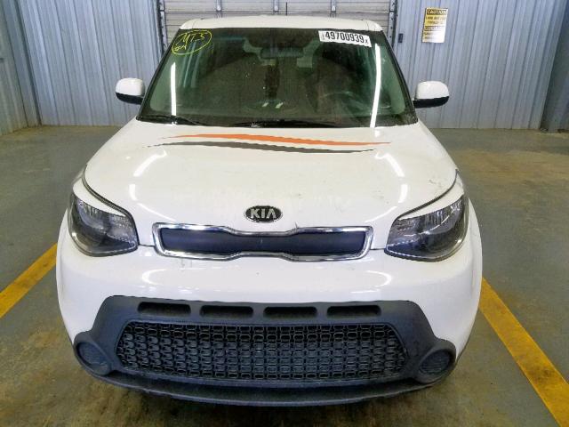 KNDJN2A22G7840414 - 2016 KIA SOUL WHITE photo 9