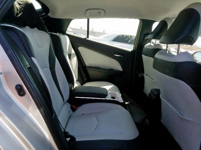 JTDKARFP2H3035454 - 2017 TOYOTA PRIUS PRIM 灰色 照片 6