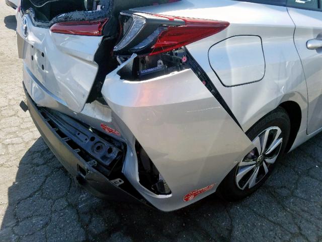 JTDKARFP2H3035454 - 2017 TOYOTA PRIUS PRIM 灰色 照片 9