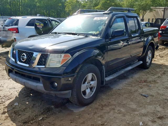 1N6AD07U15C428955 - 2005 NISSAN FRONTIER C BLACK photo 2