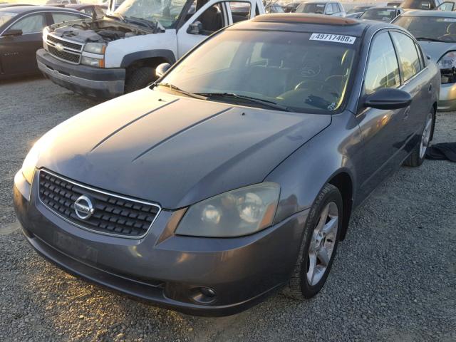 1N4BL11D35N402702 - 2005 NISSAN ALTIMA SE GRAY photo 2