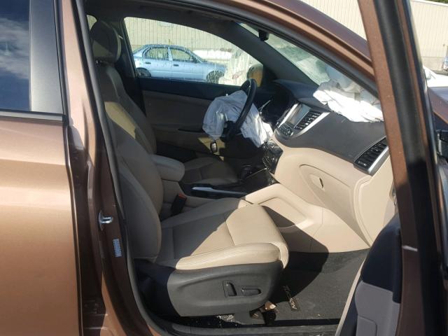 KM8J3CA25GU111025 - 2016 HYUNDAI TUCSON LIM BROWN photo 5