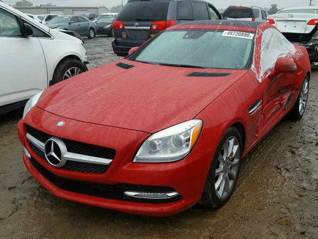 WDDPK3JAXGF117485 - 2016 MERCEDES-BENZ SLK 300 RED photo 2