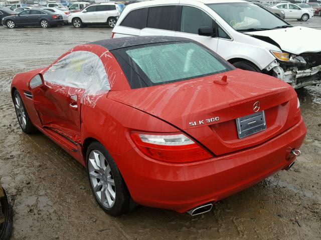 WDDPK3JAXGF117485 - 2016 MERCEDES-BENZ SLK 300 RED photo 3