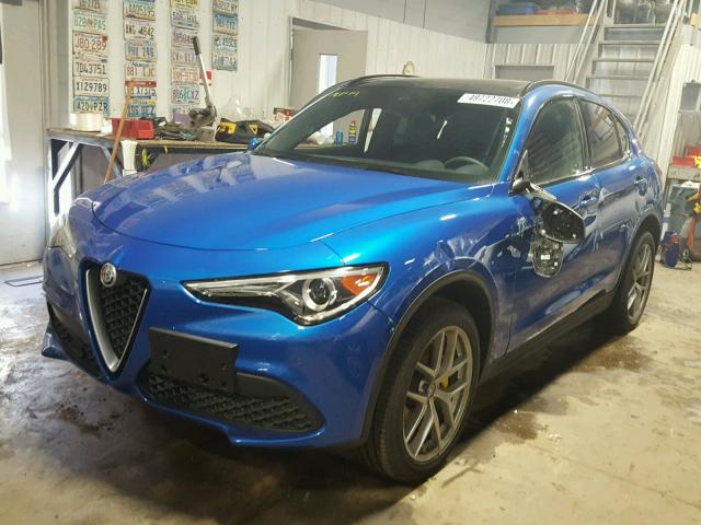 ZASFAKNN1J7B95825 - 2018 ALFA ROMEO STELVIO TI BLUE photo 2