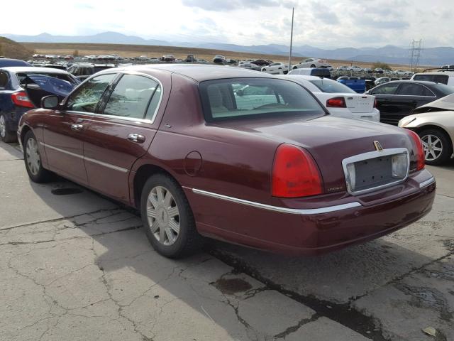 1LNHM83W33Y628156 - 2003 LINCOLN TOWN CAR C MAROON photo 3