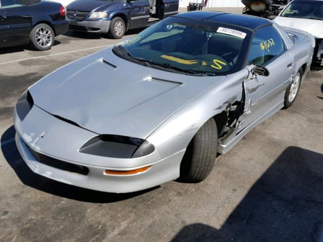 2G1FP22K9V2114352 - 1997 CHEVROLET CAMARO BAS SILVER photo 2