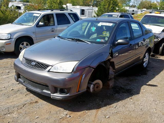 1FAHP34N36W179216 - 2006 FORD FOCUS ZX4 GRAY photo 2