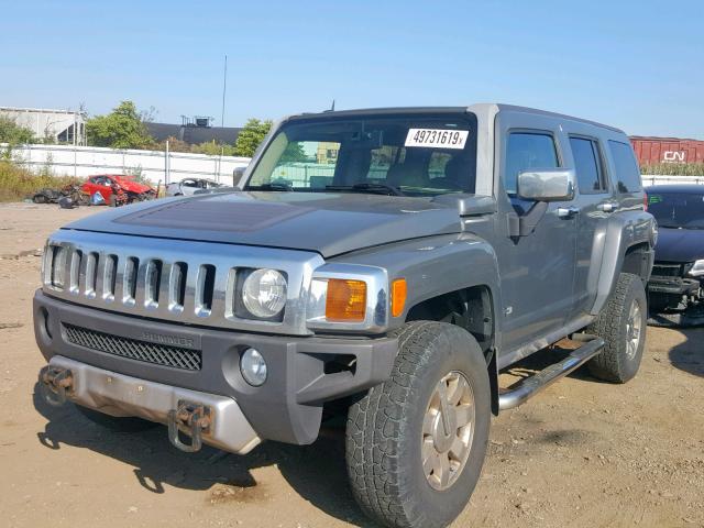 5GTEN13E488100189 - 2008 HUMMER H3 GRAY photo 2