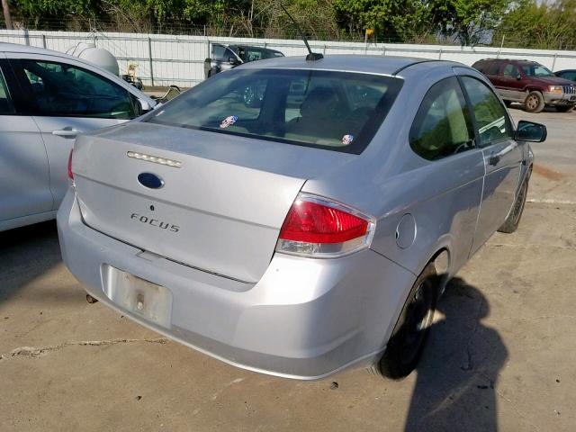 1FAHP32NX8W243516 - 2008 FORD FOCUS S/SE SILVER photo 4