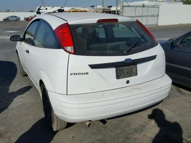 1FAFP31N07W239921 - 2007 FORD FOCUS ZX3 WHITE photo 3