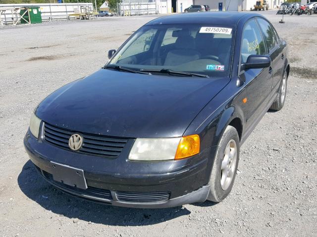 WVWMA63BXWE158260 - 1998 VOLKSWAGEN PASSAT GLS BLACK photo 2