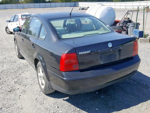 WVWMA63BXWE158260 - 1998 VOLKSWAGEN PASSAT GLS BLACK photo 3