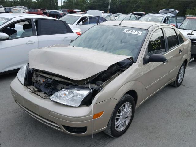 1FAFP34N77W272720 - 2007 FORD FOCUS ZX4 GOLD photo 2