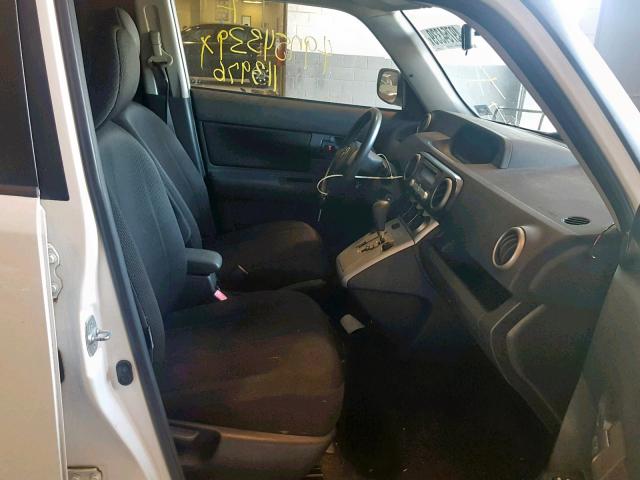 JTLKE50E481048310 - 2008 SCION XB WHITE photo 5
