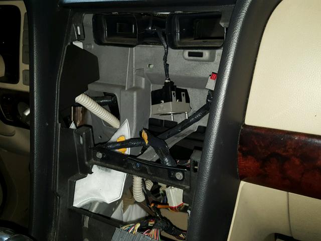 5LMFU28546LJ00175 - 2006 LINCOLN NAVIGATOR Қара фото 9