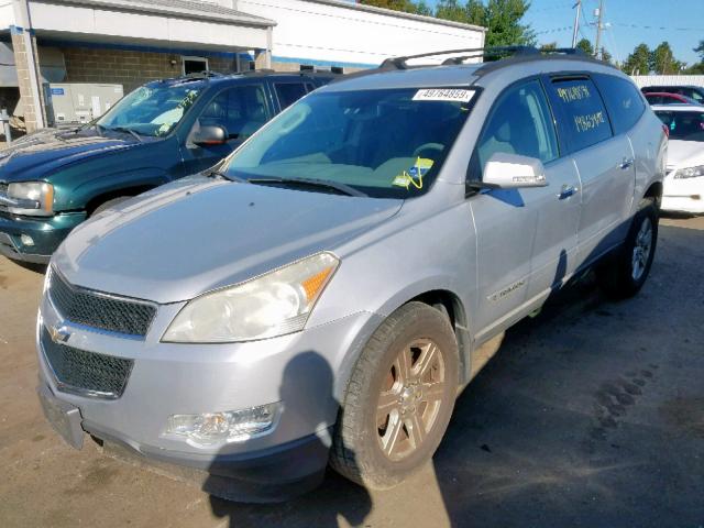 1GNEV23D19S162813 - 2009 CHEVROLET TRAVERSE L SILVER photo 2