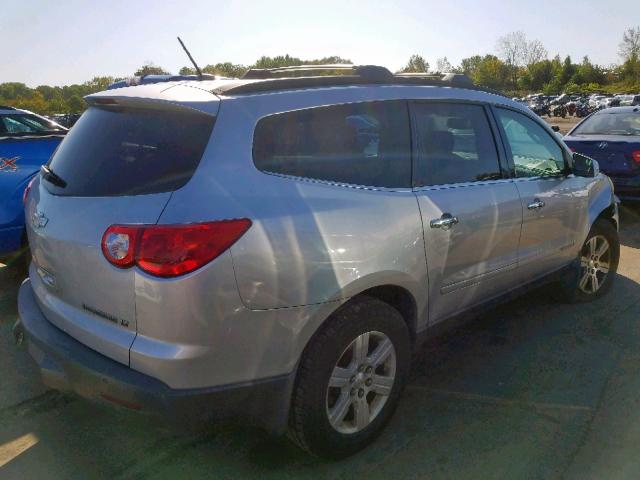 1GNEV23D19S162813 - 2009 CHEVROLET TRAVERSE L SILVER photo 4