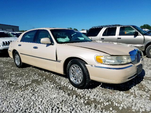 1LNFM83W9WY654613 - 1998 LINCOLN TOWN CAR C WHITE photo 1