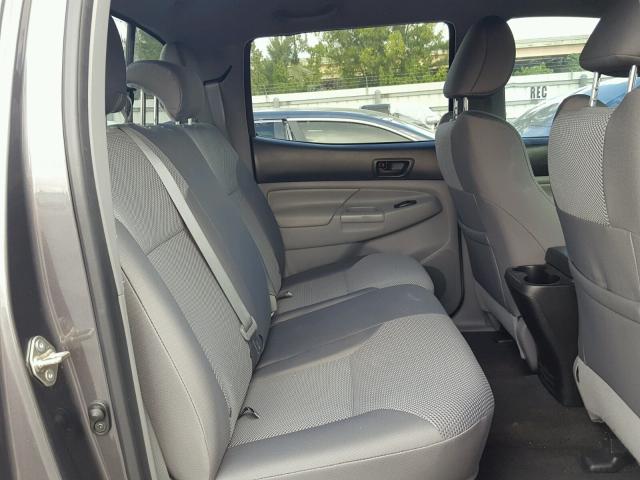 5TFJU4GN5FX089517 - 2015 TOYOTA TACOMA DOU GRAY photo 6