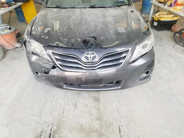 4T1BF3EK2BU137385 - 2011 TOYOTA CAMRY BASE GRAY photo 9