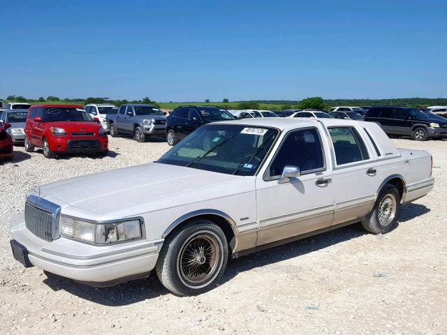 1LNLM83W5RY678768 - 1994 LINCOLN TOWN CAR C WHITE photo 2